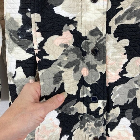 🔥 3/$15🔥 Isaac Mizrahi Quilted Jacket Coastal Grandma Artsy Asian Floral Med - Picture 2 of 8